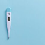 Temperatuur transmitter die gebruikt wordt in industriële toepassingen voor nauwkeurige meting.